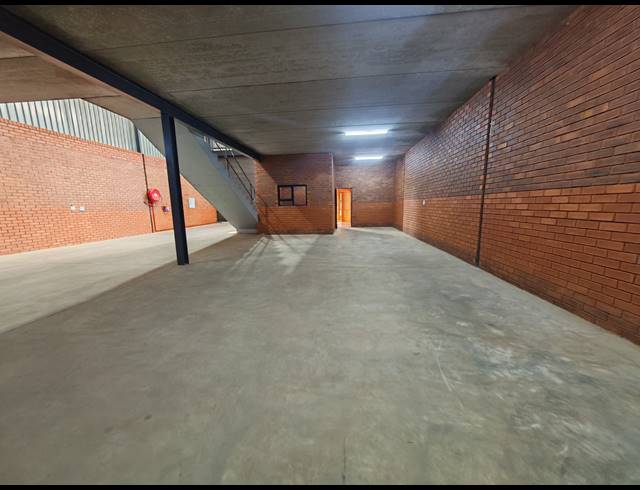 376M² WAREHOUSE TO LET IN ORMONDE